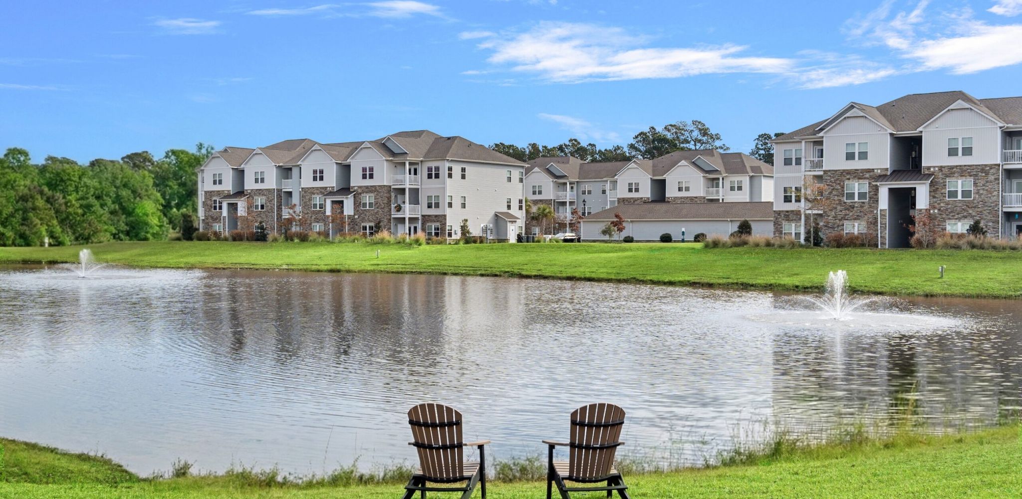 Hawthorne at the Bend amenity lounge area with pool table and entertainment space with kitchen