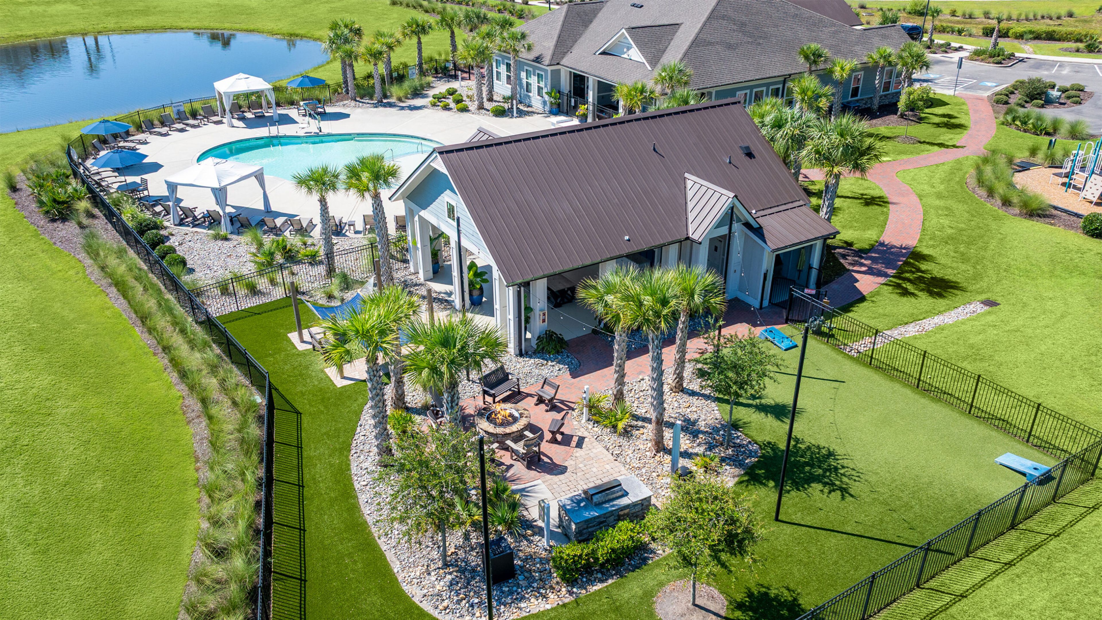 Hawthorne at the Bend resident clubhouse amenity with seating area and beautiful finishes