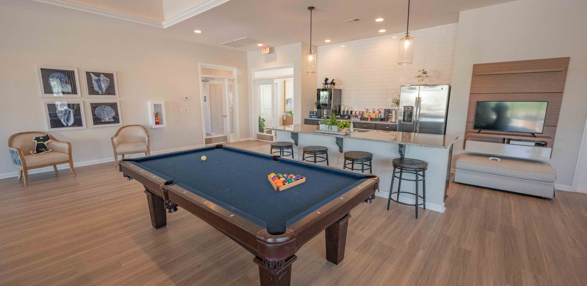 Hawthorne at the Bend amenity lounge area with pool table and entertainment space with kitchen